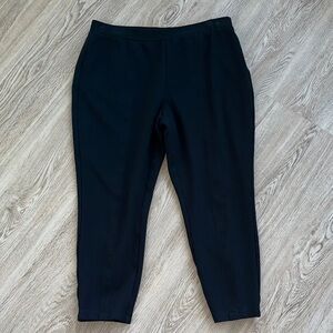 Chico’s So Slimming black capri pants size M